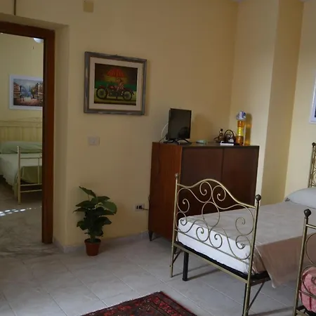 Erasippe At The Hamlet *